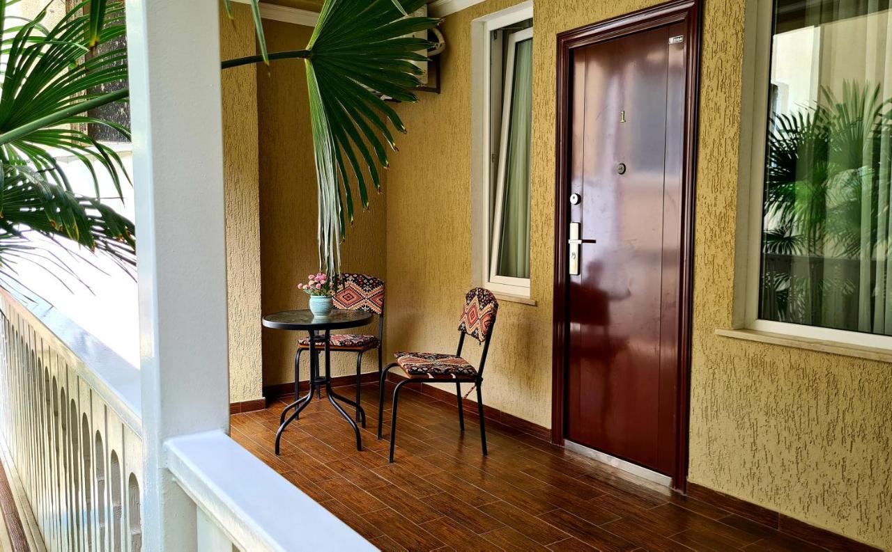 Georgian House Hotell Kutaisi Exteriör bild
