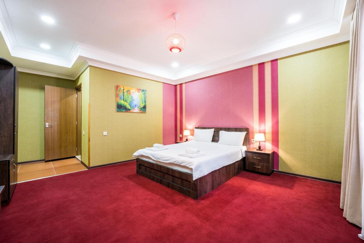 Georgian House Hotell Kutaisi Exteriör bild