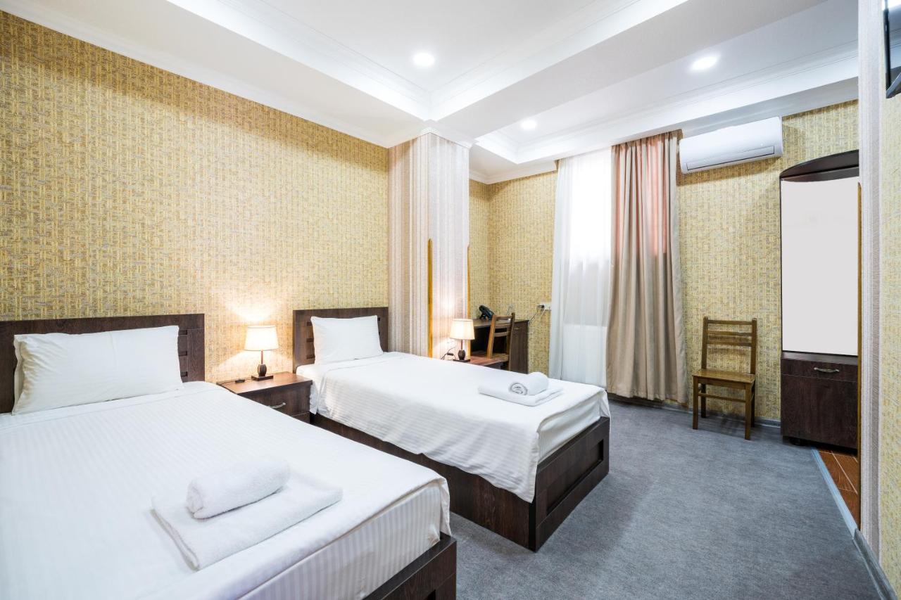 Georgian House Hotell Kutaisi Exteriör bild