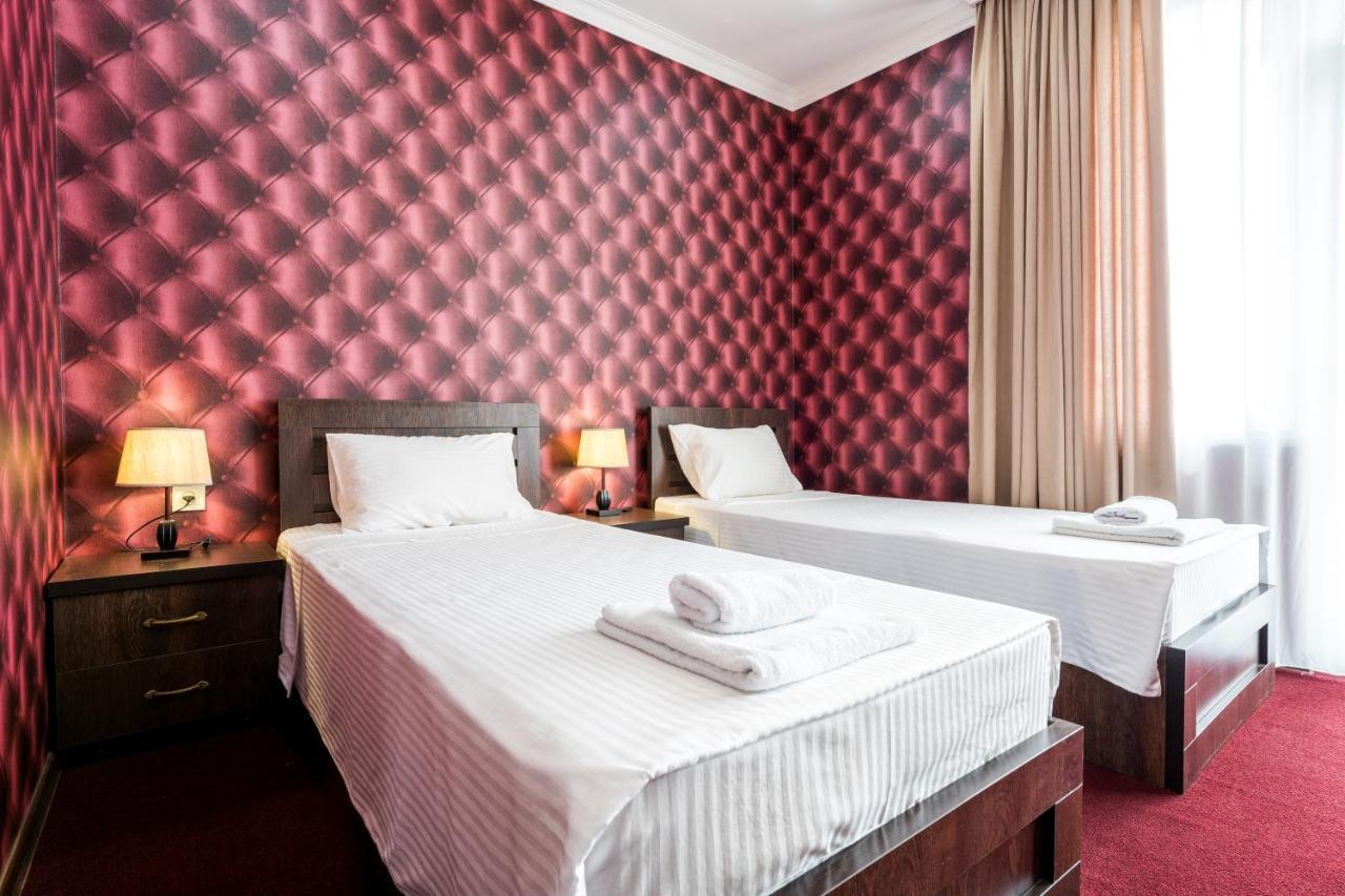 Georgian House Hotell Kutaisi Exteriör bild