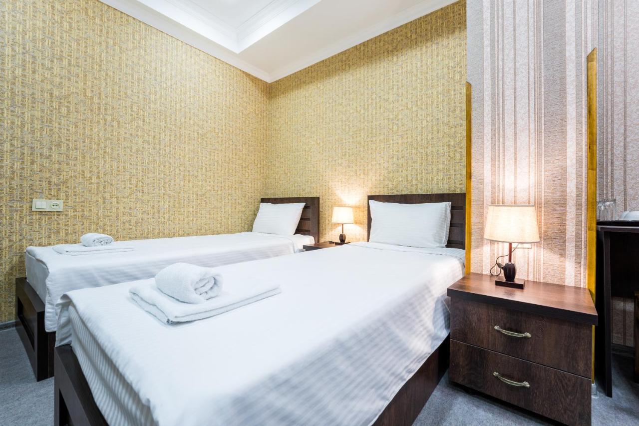 Georgian House Hotell Kutaisi Exteriör bild