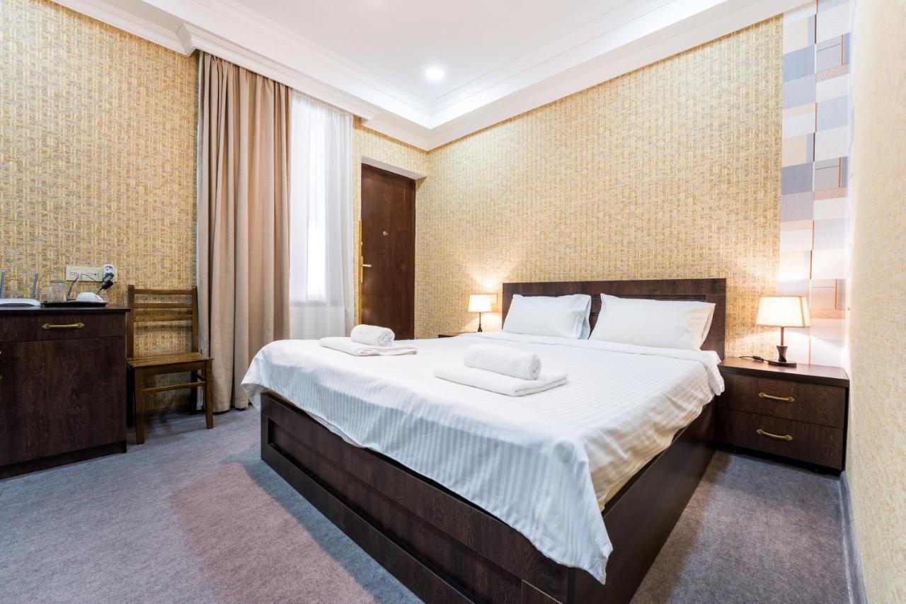 Georgian House Hotell Kutaisi Exteriör bild