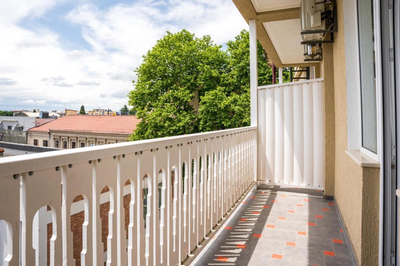 Georgian House Hotell Kutaisi Exteriör bild
