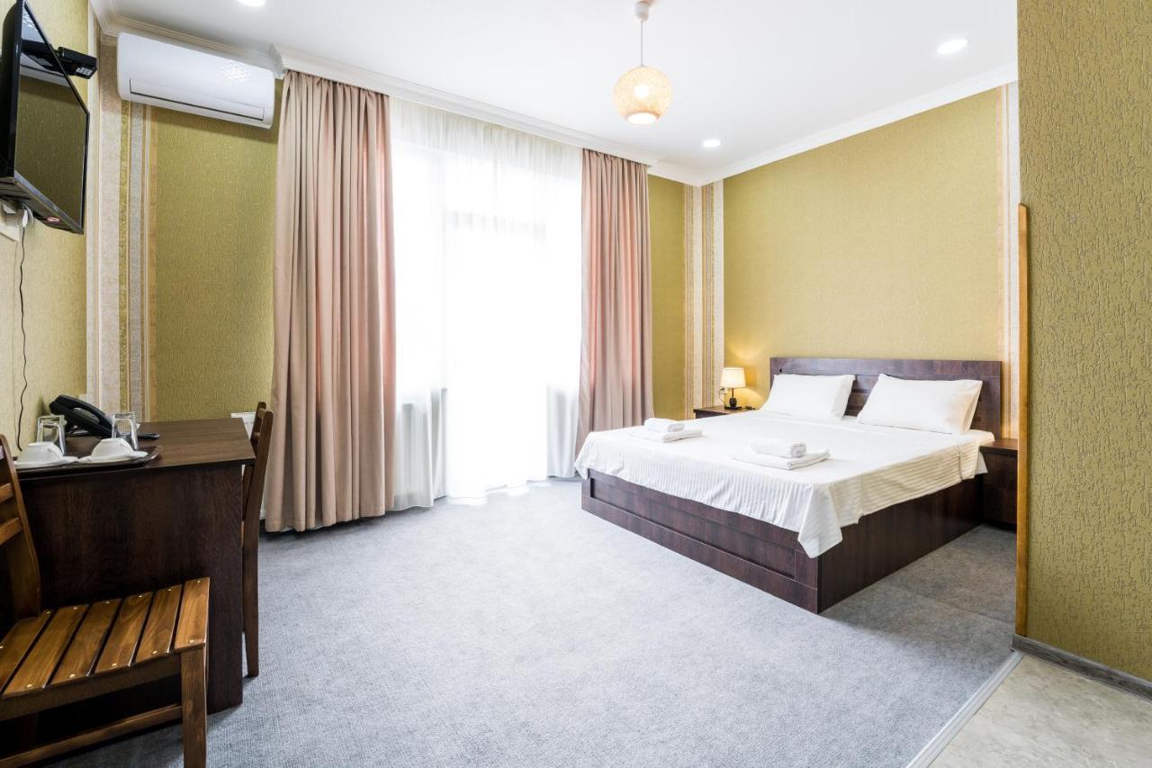 Georgian House Hotell Kutaisi Exteriör bild