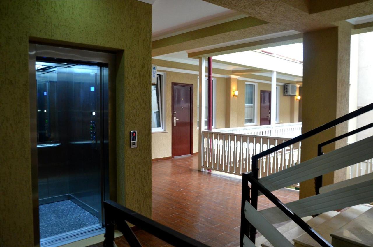 Georgian House Hotell Kutaisi Exteriör bild