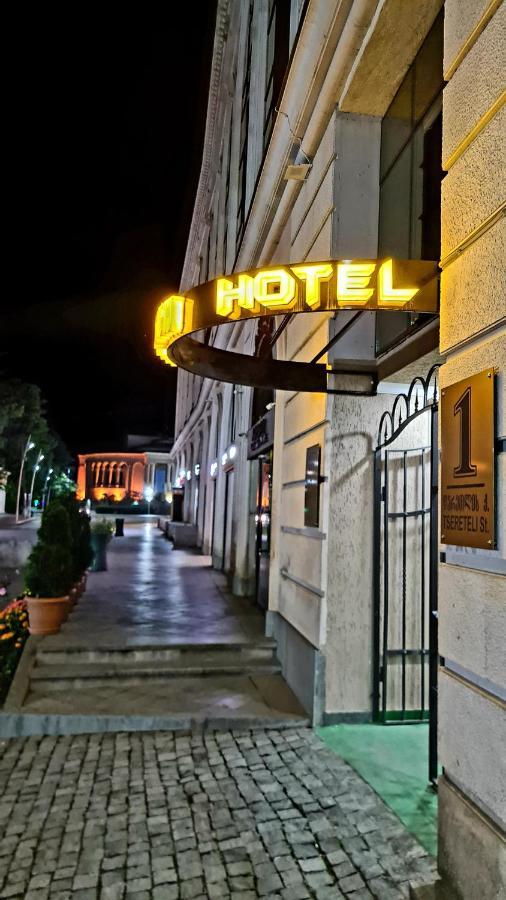 Georgian House Hotell Kutaisi Exteriör bild